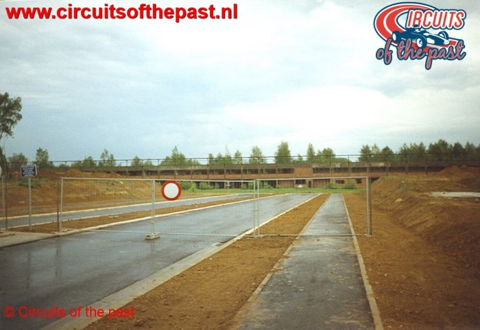 The new connection to the main straight in the spring of 1999. The pits is still there…