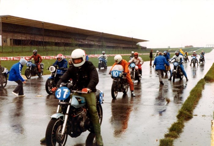 Motorcycle races at the Nivelles-Baulers circuit, driven anti-clockwise for the occasion.