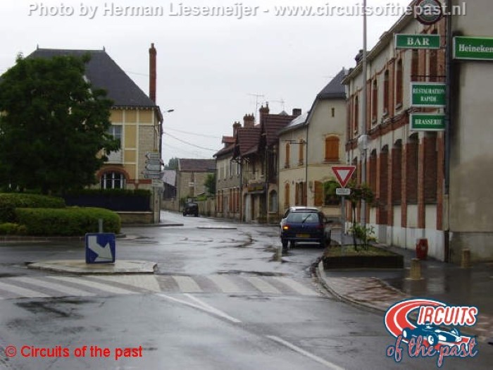 Reims Circuit - Original layout through village of Gueux